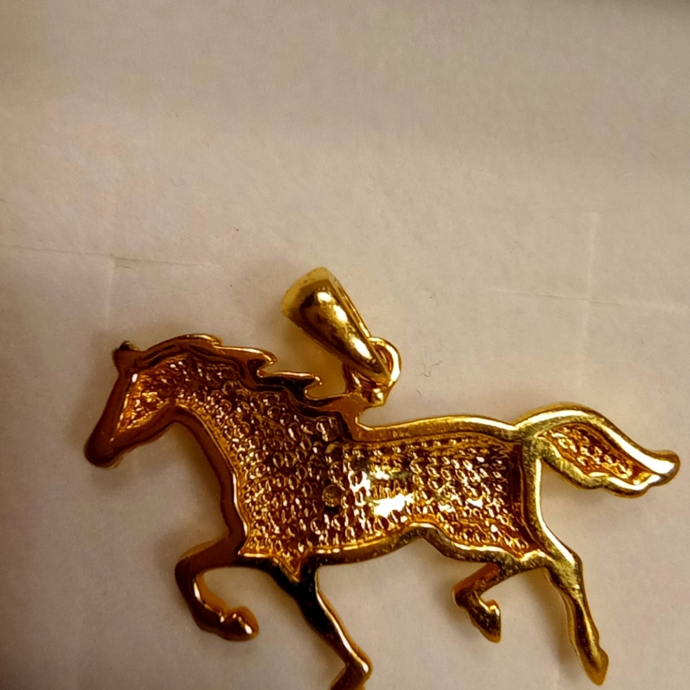 Diamond accent gold tone horse pendant - Picture 6 of 10